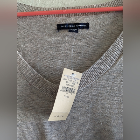 Tan v-neck sweater size M medium NWT American Eagle - Picture 5 of 5